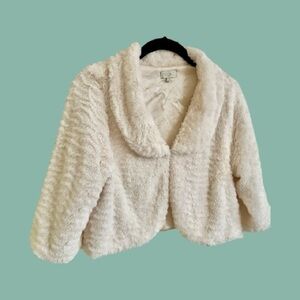 CHIC, GIRLS, OFF-WHITE, FAUX FUR COAT. FULLY LINED, FRONT HOOK CLOSURE. SIZE 8